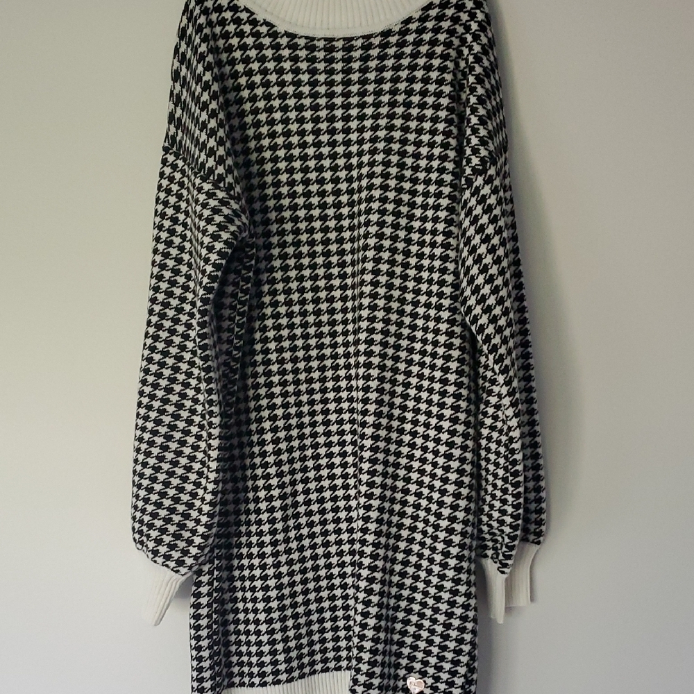 Guess Monochrome Houndstooth Long Sleeve Dress